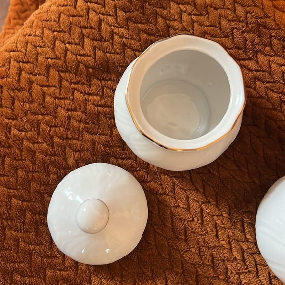 DC Jamestown China. Allegro - Gold Trim - Sugar Bowl, Vase, Creamer - Picture 5 of 10